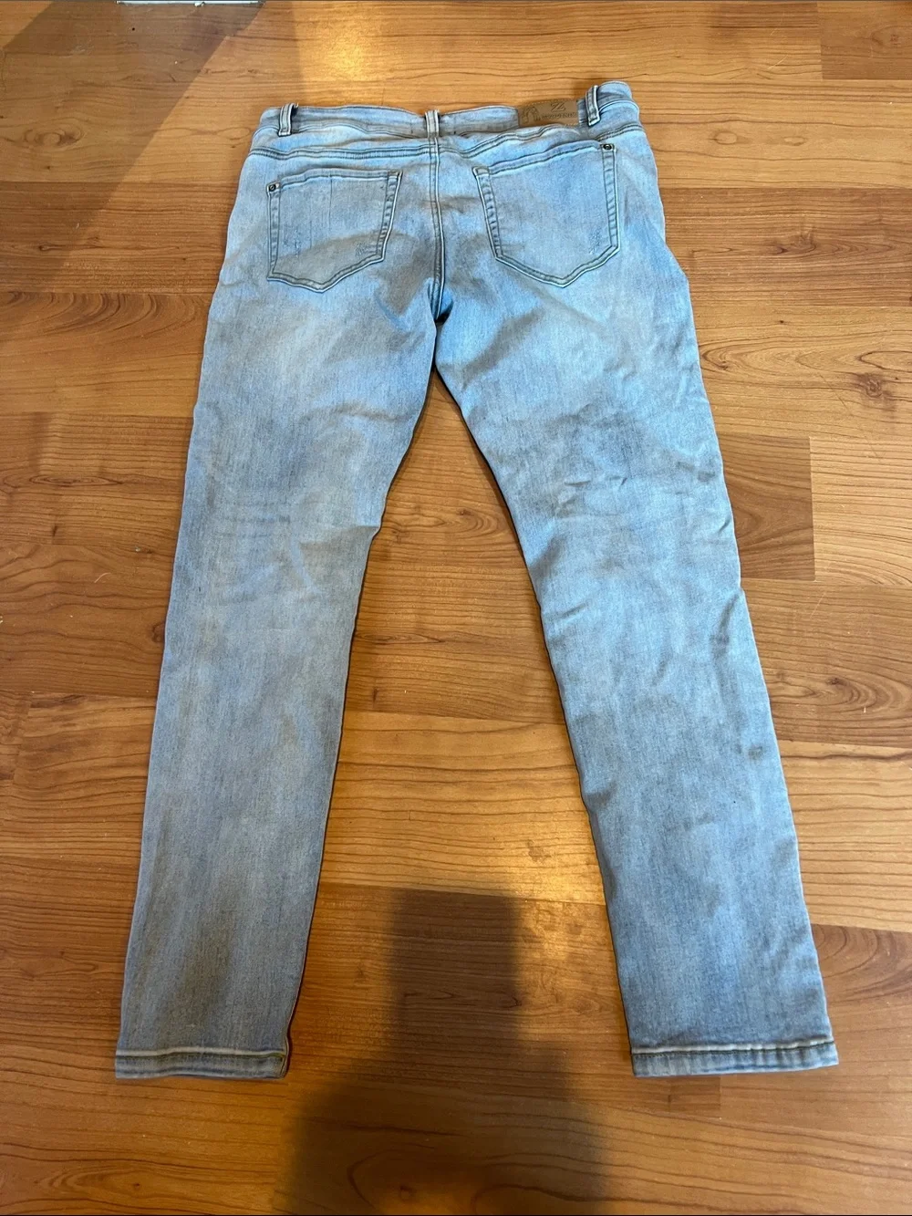 Men's Light Blue Distressed 36w 32L Jeans